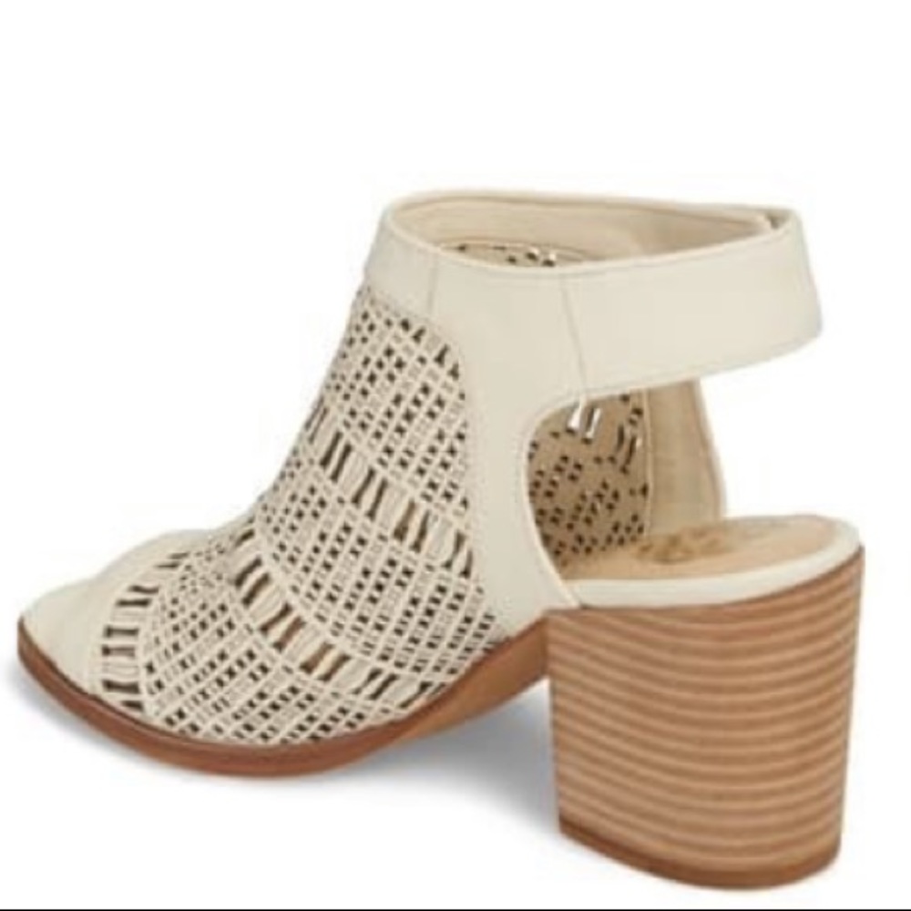 Vince Camuto Laser Cut Leather Block Heel Open Toe Sandal Vanilla Women’s 9 - Picture 2 of 13